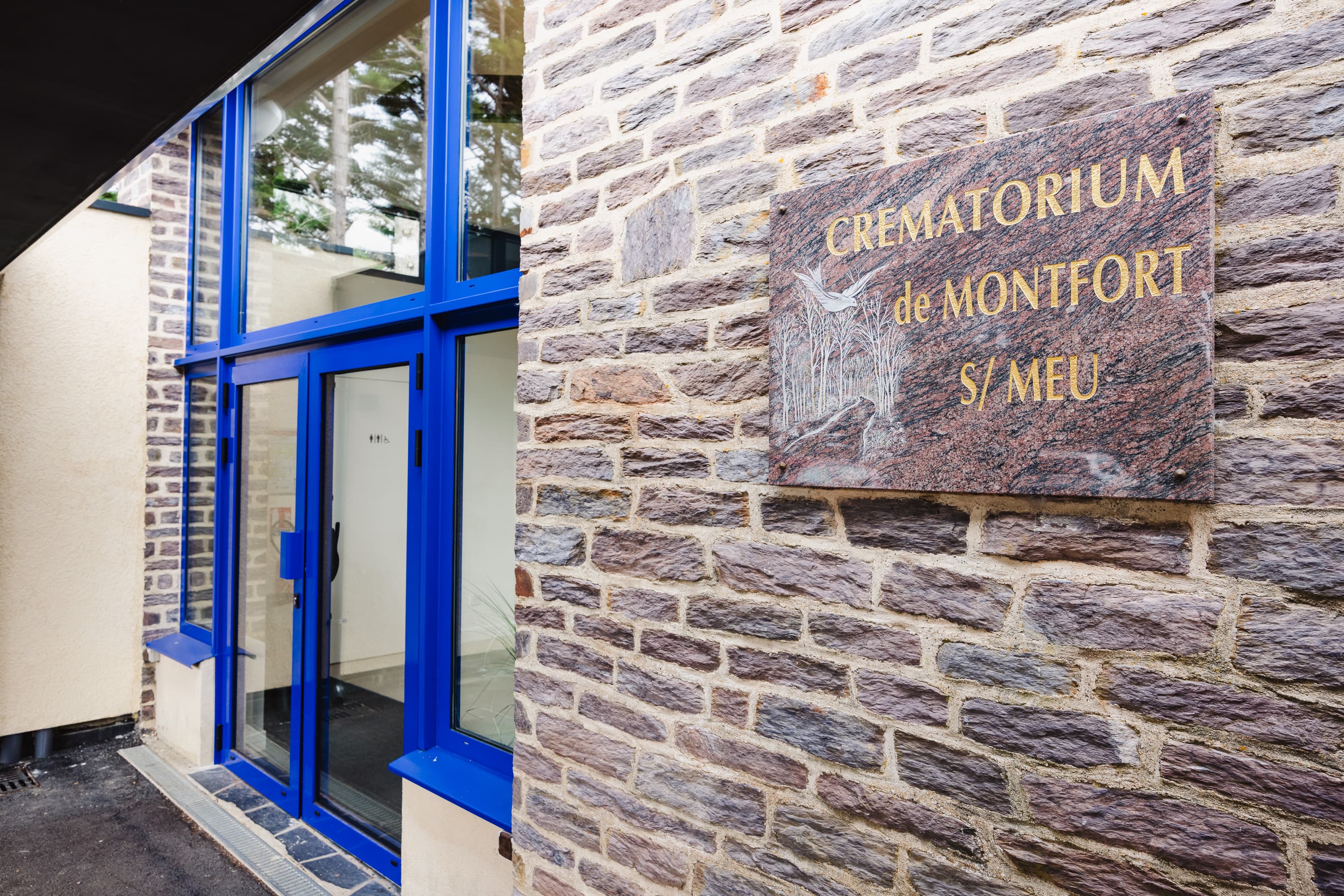 Façade du crématorium de Montfort sur Meu
